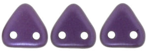 CzechMates Two Hole Triangle, Pearl Coat Purple Velvet